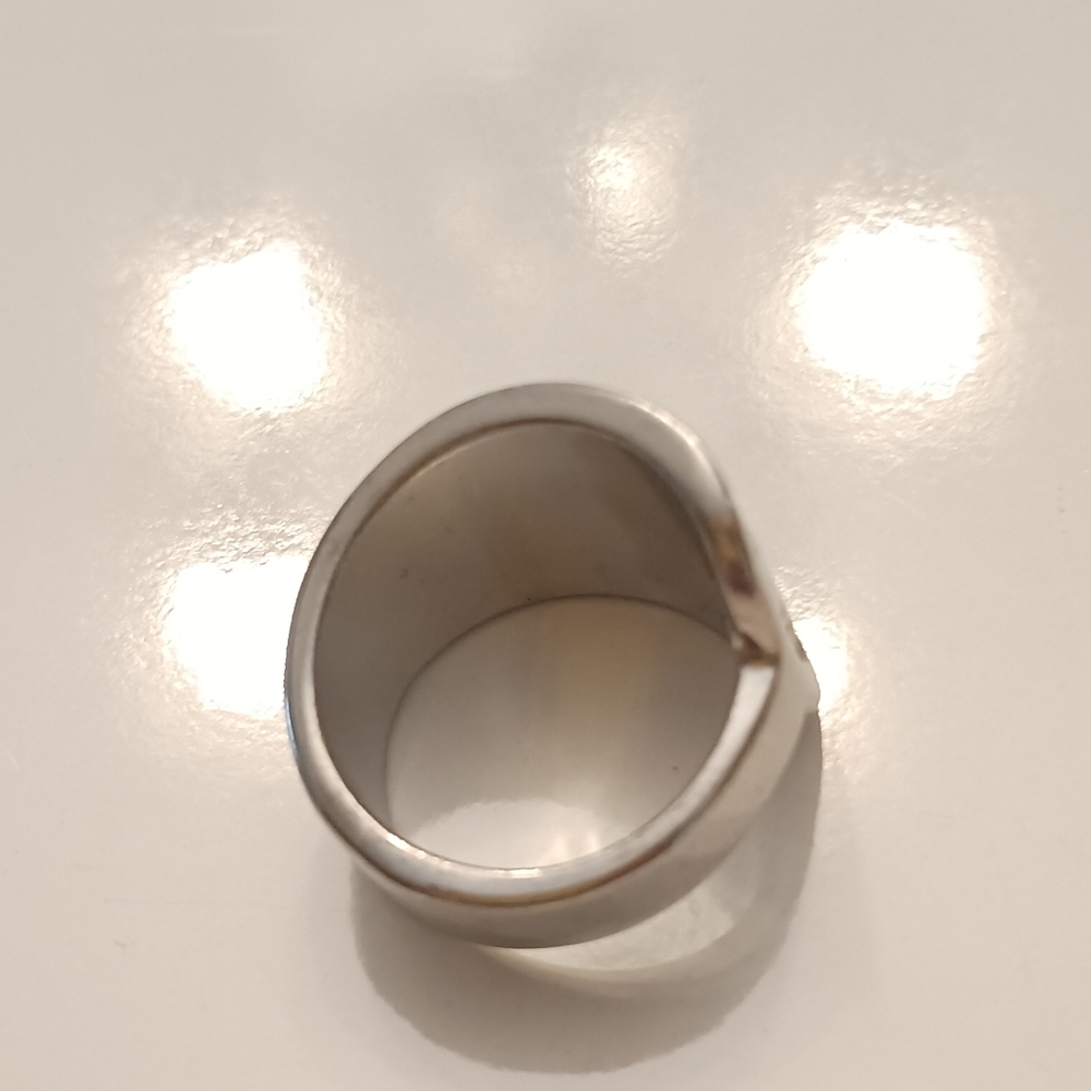 Ring - Picture 2 of 9